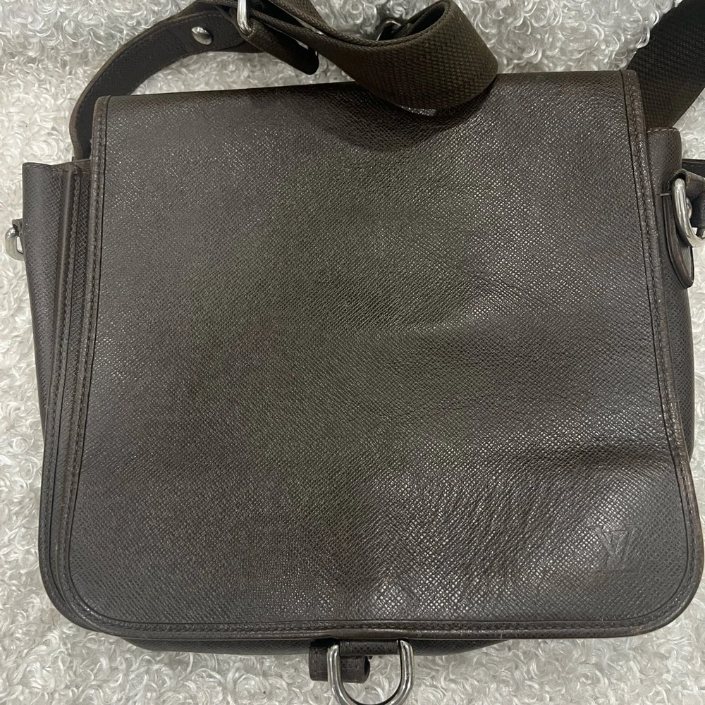 Louis Vuitton Taiga Roman Leather Messenger Bag.